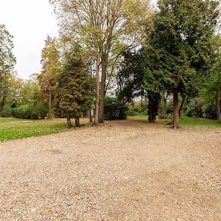 Dorney Windsor Legoland 5 Star Stay For Upto 14 Guests Exterior photo