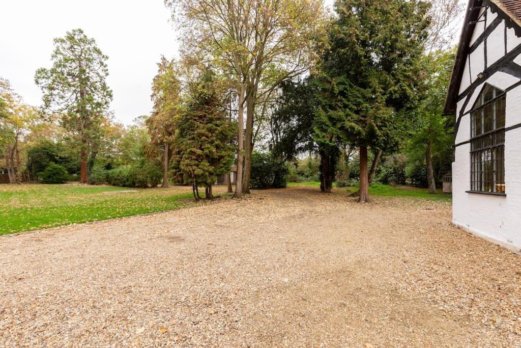 Dorney Windsor Legoland 5 Star Stay For Upto 14 Guests Exterior photo